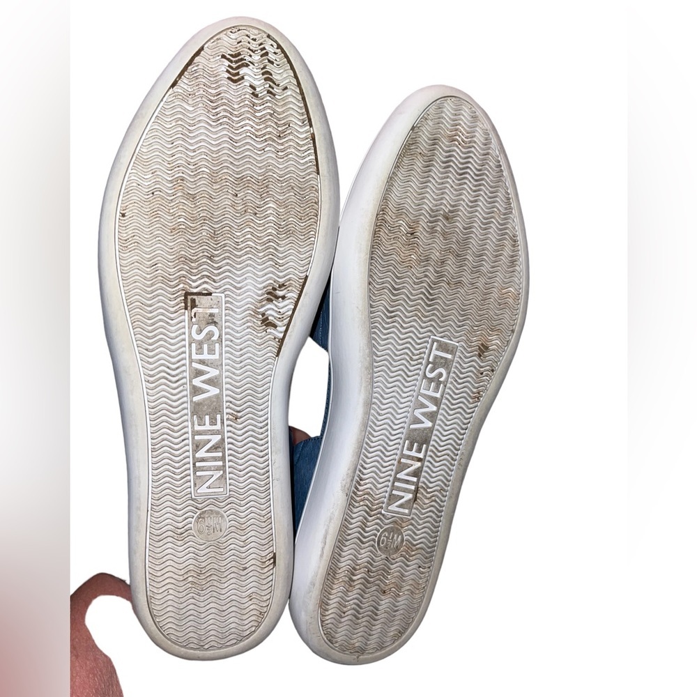 Nine West - blue flats - EUC - size 6.5 M - Picture 4 of 6